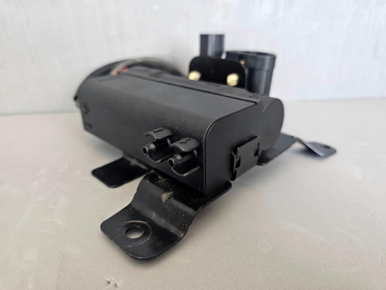 Used Good Condition GM OEM 25956849  Windshield Washer Solvent Heater Assembly Item image 2