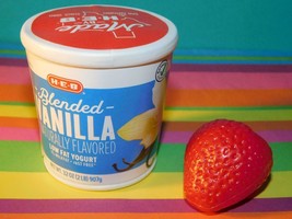 Faux Vanilla Yogurt Low Fat Blended Play Food Lot with Stawberry Fruit Kids Food - £6.96 GBP