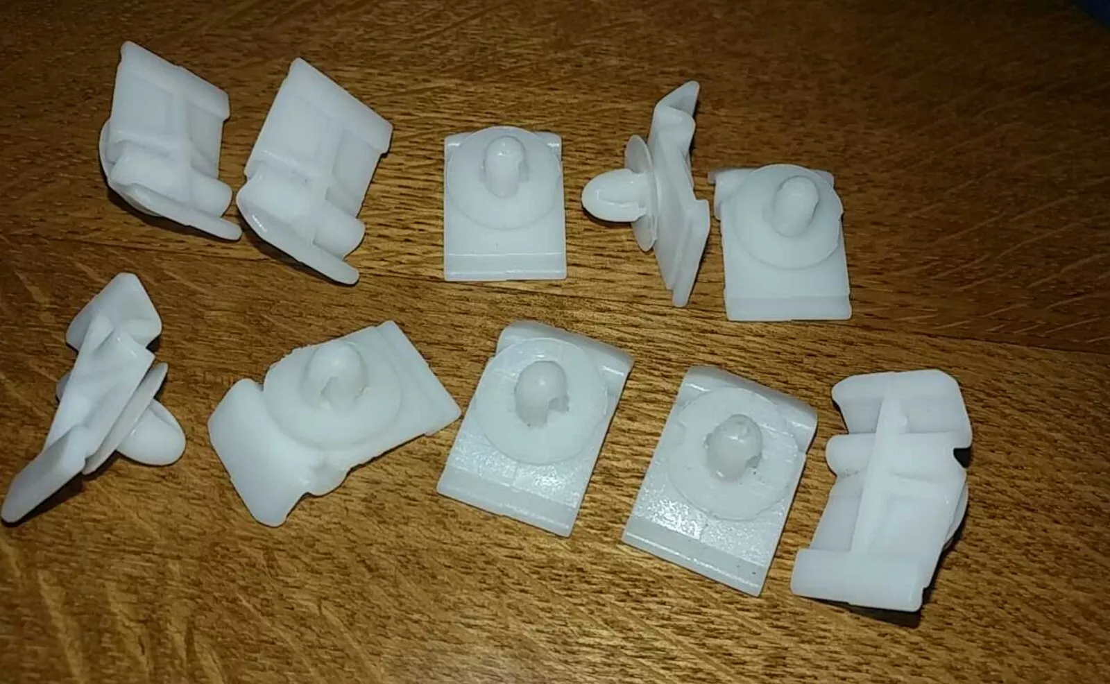 X-Trail T30 2001-2013 Lower door moulding clips (10pcs) - $64.02 CAD