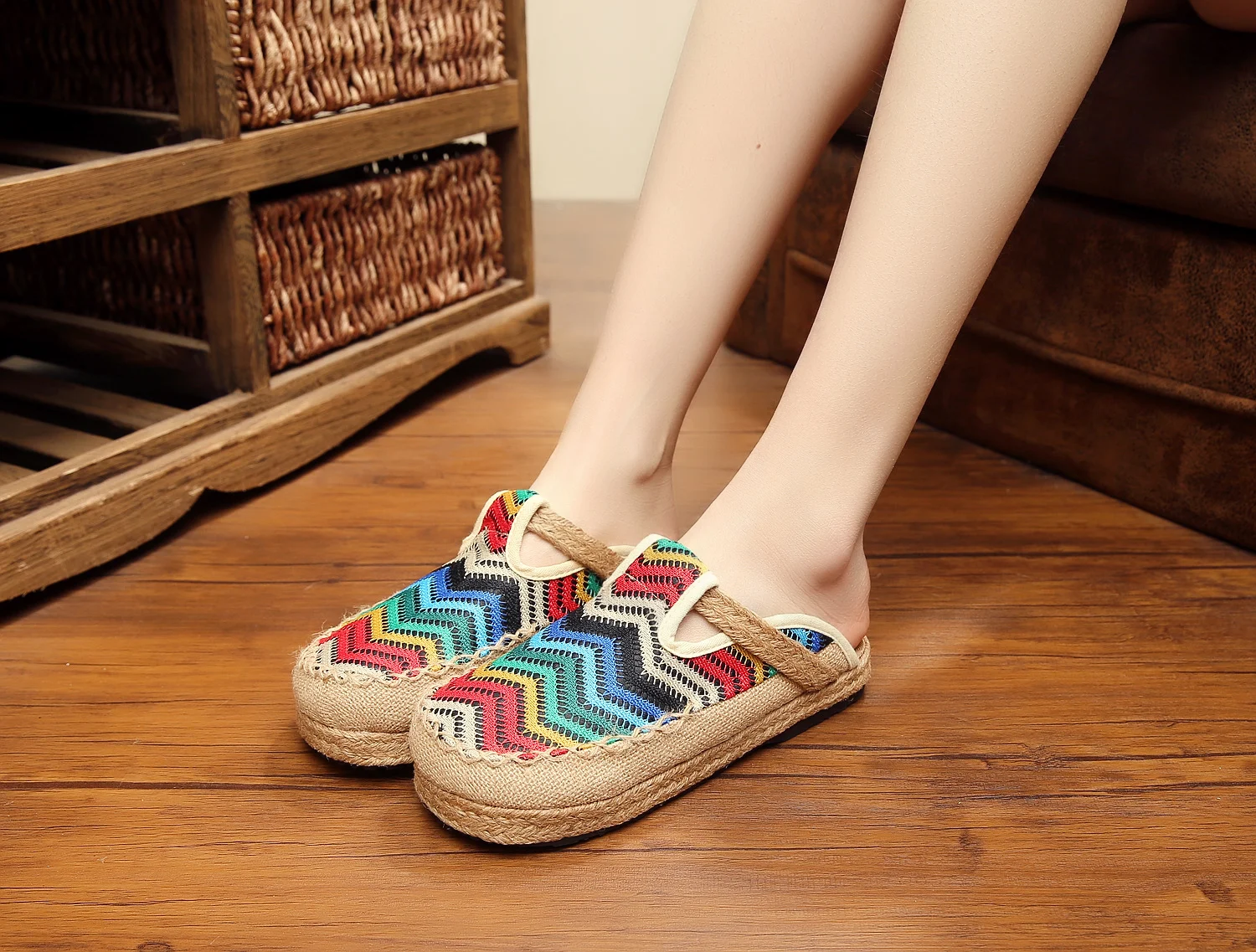 Women&#39;s Linen Thai Embroidery Flat Slippers Summer Fashion Vintage Ladies Chines - £123.97 GBP