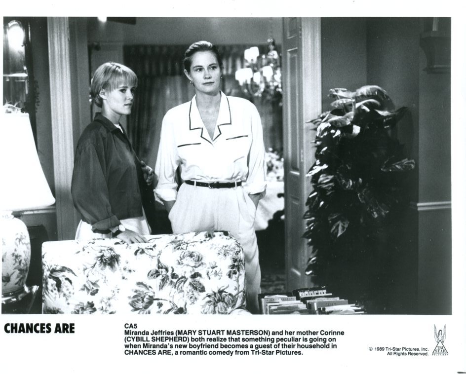Mary Stuart Masterson Cybill Shepherd 8x10 ORIGINAL photo X2908 - $2.99