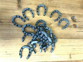 20 CAST IRON HORSESHOES CRAFTS HOME DECOR HORSESHOE HORSE SHOE SMALL TIN... - €24,04 EUR 20 CAST IRON HORSESHOES CRAFTS HOME DECOR HORSESHOE HORSE SHOE SMALL TIN... - €24,04 EUR