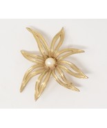 Vintage Brooks Flower w/Pearl Brooch Pin Gold Tone Signed - £20.24 GBP