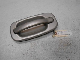 2004 GMC Yukon Front Right RH Passenger side Exterior Door Handle - $34.99