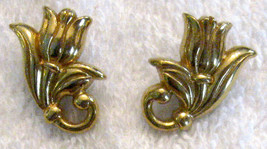 Avon Tulip Flower Pierced Earrings Figural Gold Tone Hypo Allergenic ✿ VTG 80s - £14.04 GBP