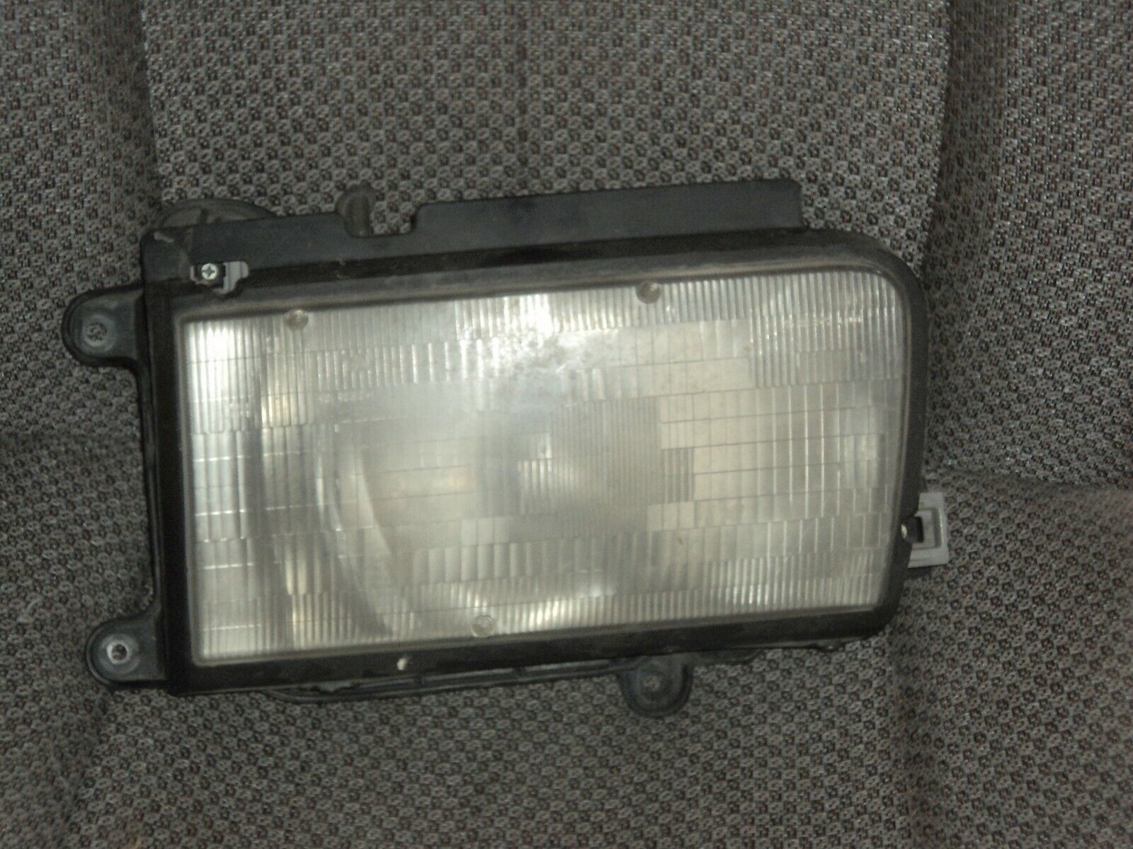 1998-1999 Isuzu Amigo Honda Passport >< Headlight Assembly >< Left Side - $35.46