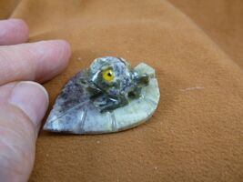 (Y-FRO-LP-173) little green Serpentine Frog on LEAF Gem gemstone FIGURIN... - $12.99