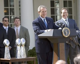 President George W. Bush with Bill Belichik and Super Bowl trophy Photo ... - £6.89 GBP+