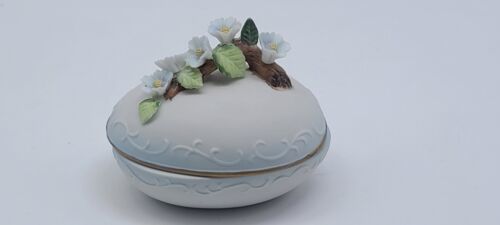 Primary image for Vtg Lefton Trinket Box Oval Egg Shaped Dimensioinal Floral White  3.25"