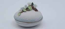 Vtg Lefton Trinket Box Oval Egg Shaped Dimensioinal Floral White  3.25&quot; - £10.34 GBP