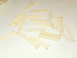 HO TRAINS -20 SECTIONS OF PLASTIC FENCING- GOOD - L243 - $3.62