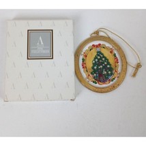 Vintage Avon Christmas 1995 Commemorative Ornament Christmas Tree Wreath - $9.65