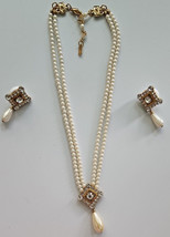 Vtg Faux Pearl Double Strand Necklace Rhinestones Center Pearl Dangle 16... - £31.23 GBP