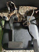 96-00 HONDA CIVIC - AUTOMATIC TRANSMISSION ONLY - BRAKE &amp; GAS PEDAL - OEM - $44.54