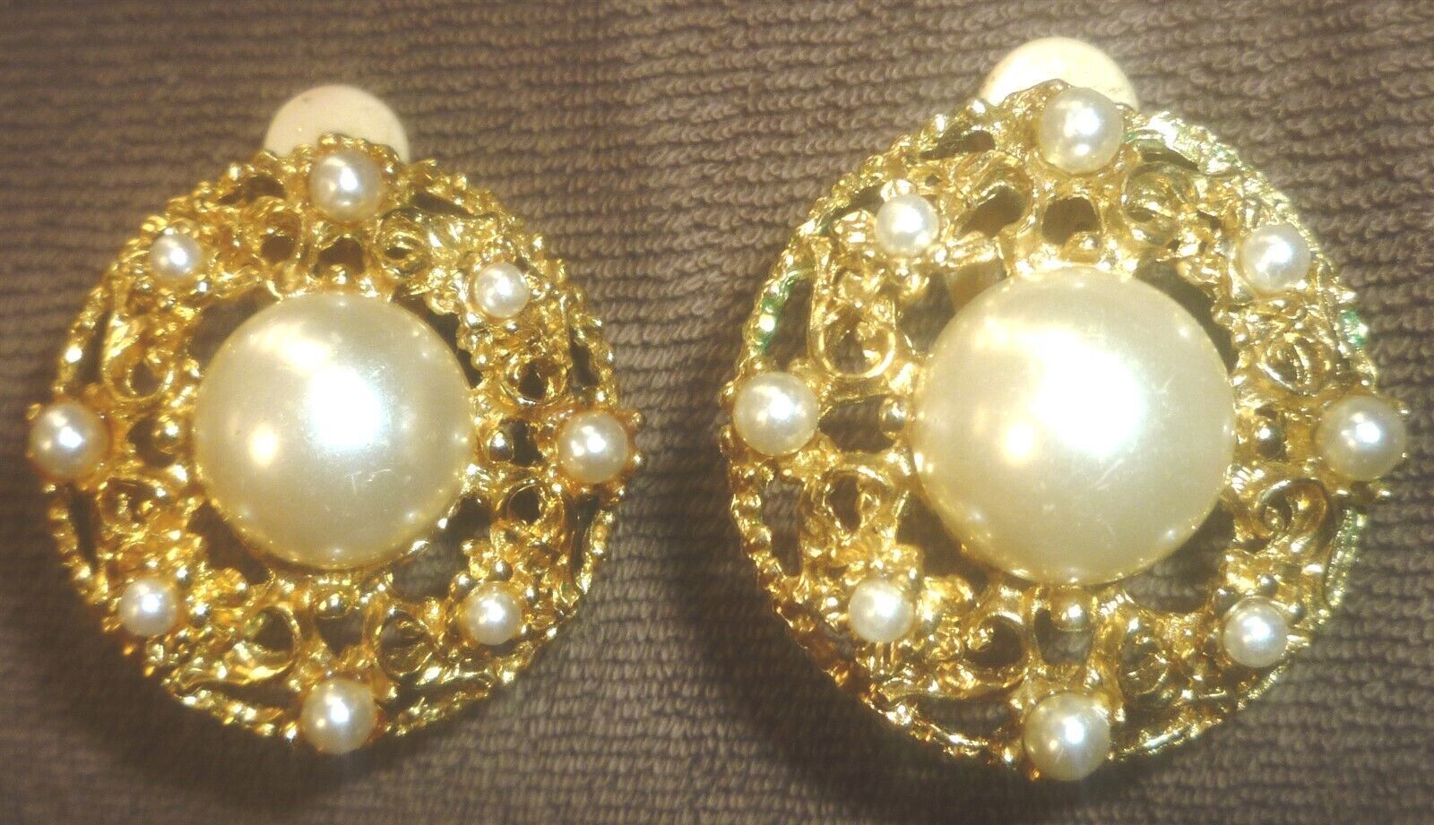 GORGEOUS VINTAGE GOLD FILLED FAUX PEARL BIG CLIP EARRINGS - $7.70