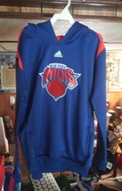 Adidas Nba New York Knicks Large Climawarm Pullover Hoodie - $323.28 MXN