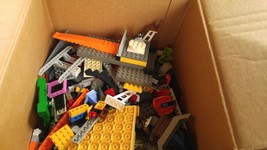 7+ lbs of Bulk Legos! Bricks &amp; other assorted pieces includes Star Wars theme - £57.76 GBP