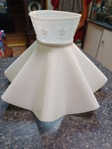 Vintage Molded Plastic Scalloped Ruffled MCM White Clip On Lamp Light  S... - $940.64 MXN
