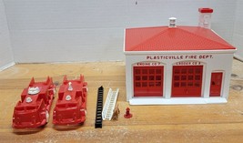 Vtg Plasticville Fire Dept Red/White w/2 Trucks Railroad Model Train Display - £22.89 GBP