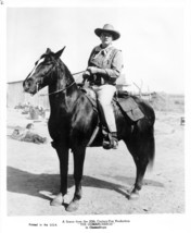 Western star JOHN WAYNE 1961 THE COMANCHEROS rare original b/w 8x10 port... - $14.99