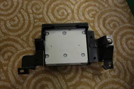 2006-2008 INFINITI FX35 RWD NAVIGATION DVD DRIVE ASSEMBLY W/BRACKET K6790 image 2