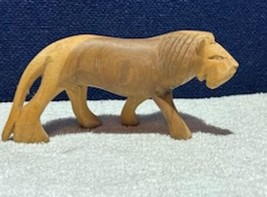 Vintage Hand Carved Wood Lion Statue Sculpture Figurine 2005 Disney World - £3.95 GBP