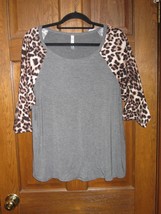 Cool Melon Gray with Leopard Sleeves Pullover Top - Size 2X - £12.50 GBP