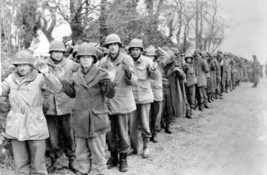 WW2 Wwii Photo Us Pow&#39;s Battle Of The Bulge Us Army Pow World War Two - £10.06 GBP