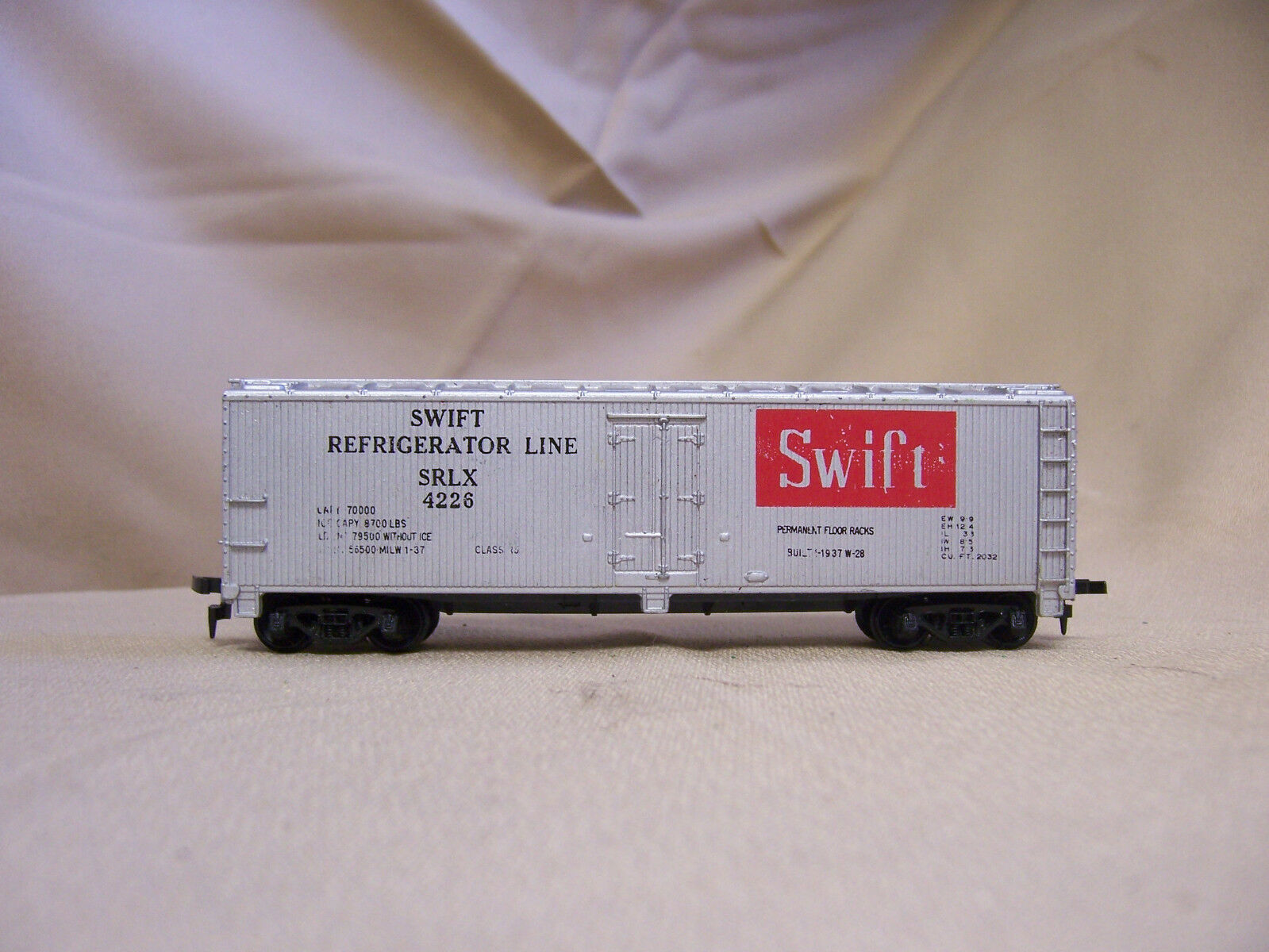 HO SCALE TYCO SWIFT REFRIGERATOR LINE SRLX 4226 BOX train CAR - $14.85