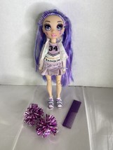 Rainbow High Violet Willow Purple Cheer Fashion Doll Cheerleader Outfit Pom Poms - £19.35 GBP