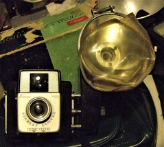 Camera Brownie Vintage Camera with Flash - £19.93 GBP