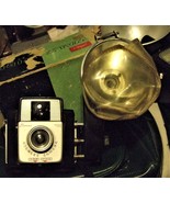 Camera Brownie Vintage Camera with Flash - $34.26 CAD