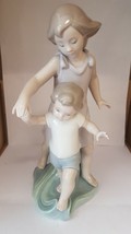 Lladro - Let Me Help You  - Size 20 x 9 cm - $273.22