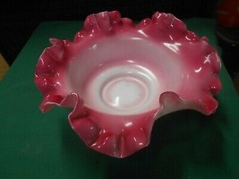 Beautiful Vintage Pink and White Ruffled Edge Centerpiece BOWL - $44.14