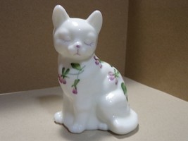 Vintage Fenton White Gloss Sitting Cat w/ Purple Hand painted Flowers - £31.77 GBP