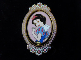 Disney Swapping Pins 62393 DS - Disney Shopping - Snow White Spinning Series-... - £74.82 GBP