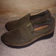 Women's Baretraps Olive Green Comfy Garner 7.5 Slip-On Shoes - $9.00