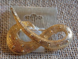 Jordache Gold Tone Metal Large Textured Embellished Ribbon Pin Brooch Co... - £8.56 GBP