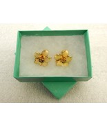 Ivory Flower Earrings, Gold Tone , Screw Back, Vintage Fashion Jewelry, ... - $273.31 MXN