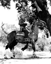 Gene Autry great pose riding Champion World&#39;s Wonder Horse 4x6 inch photo - £4.78 GBP