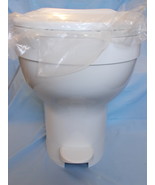 31835 Thetford Aqua-Magic VI (6) Toilet Hi, Wht, Foot flush  - $3,592.63 MXN