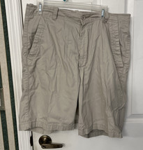 St. John&#39;s Bay Men&#39;s Beige Cargo Shorts Size 36 - $13.98