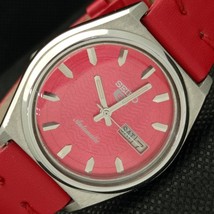 VINTAGE SEIKO 5 AUTOMATIC 7009A JAPAN MENS DAY/DATE RED WATCH 621e-a415923 - $38.00