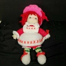 Vintage Strawberry Shortcake 15&quot; Crochet Knitted Body Hat Vinyl Head Hands Plush - £20.39 GBP
