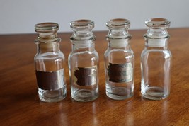 Lot of 4 Vintage Apothecary Spice Glass Jars BAD StoppersJapan/Taiwan 4.1&quot;H - $231.11 MXN