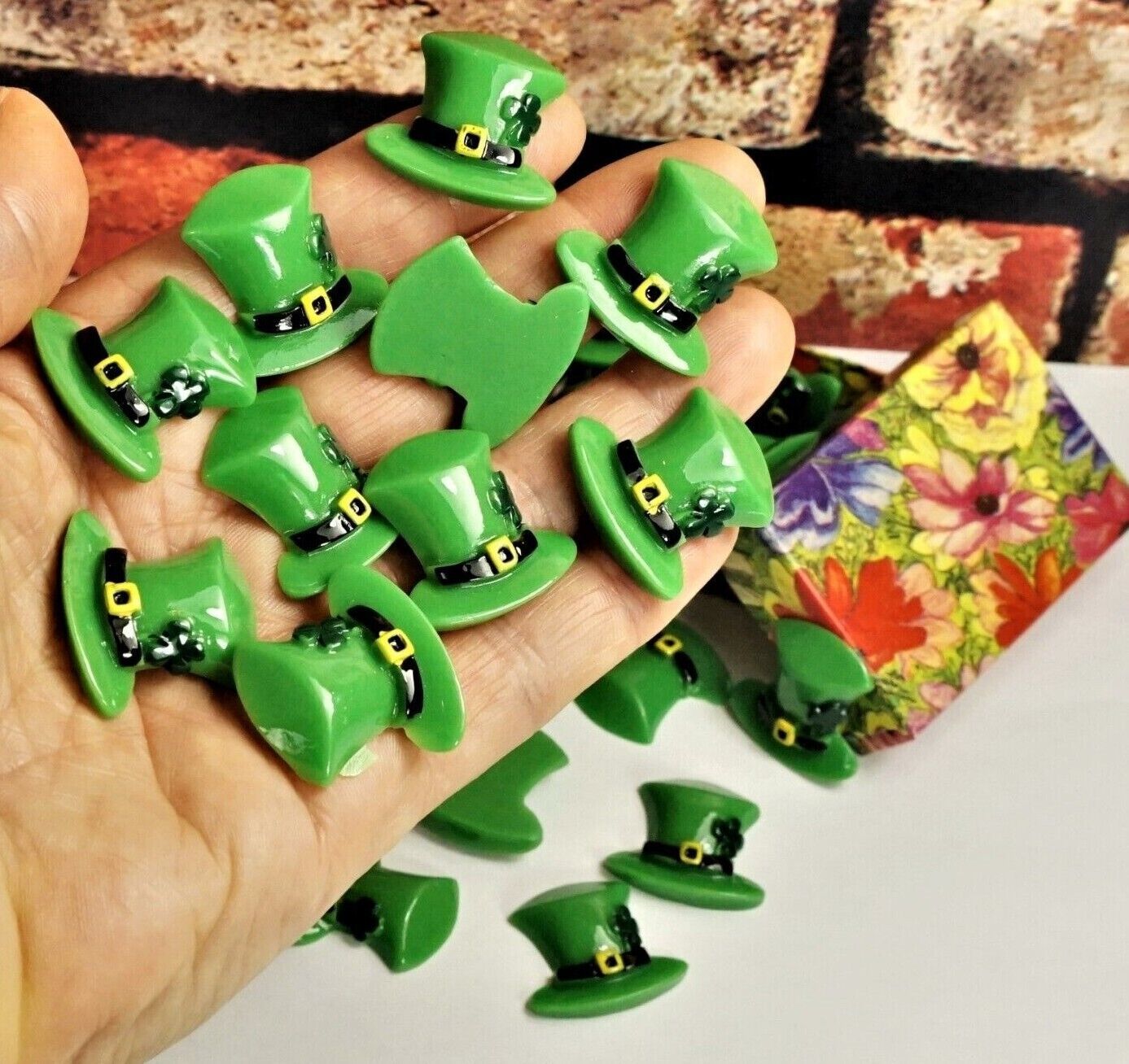Primary image for Green SHAMROCK HAT Flatback Cabochons For St Patrick's Day DIY Crafts, Kids Gift