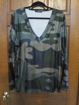 LOVEU.DEAR Green Camo V-Neck Long Sleeve Knit Top - Size 1XL - $19.79