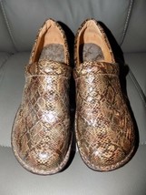 BøC Born Clogs Slip on Comfort Shoes Brown Reptile Size 8 Women&#39;s EUC - £22.80 GBP