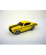 Hot Wheels &#39;70 Chevelle SS Nightburnerz Yellow Die-Cast Car 2010 - $16.22 CAD