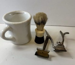 Vintage Antique Hand Held Barber Hair Trimmers and Razor , Shaving Mug /... - $1,014.80 MXN